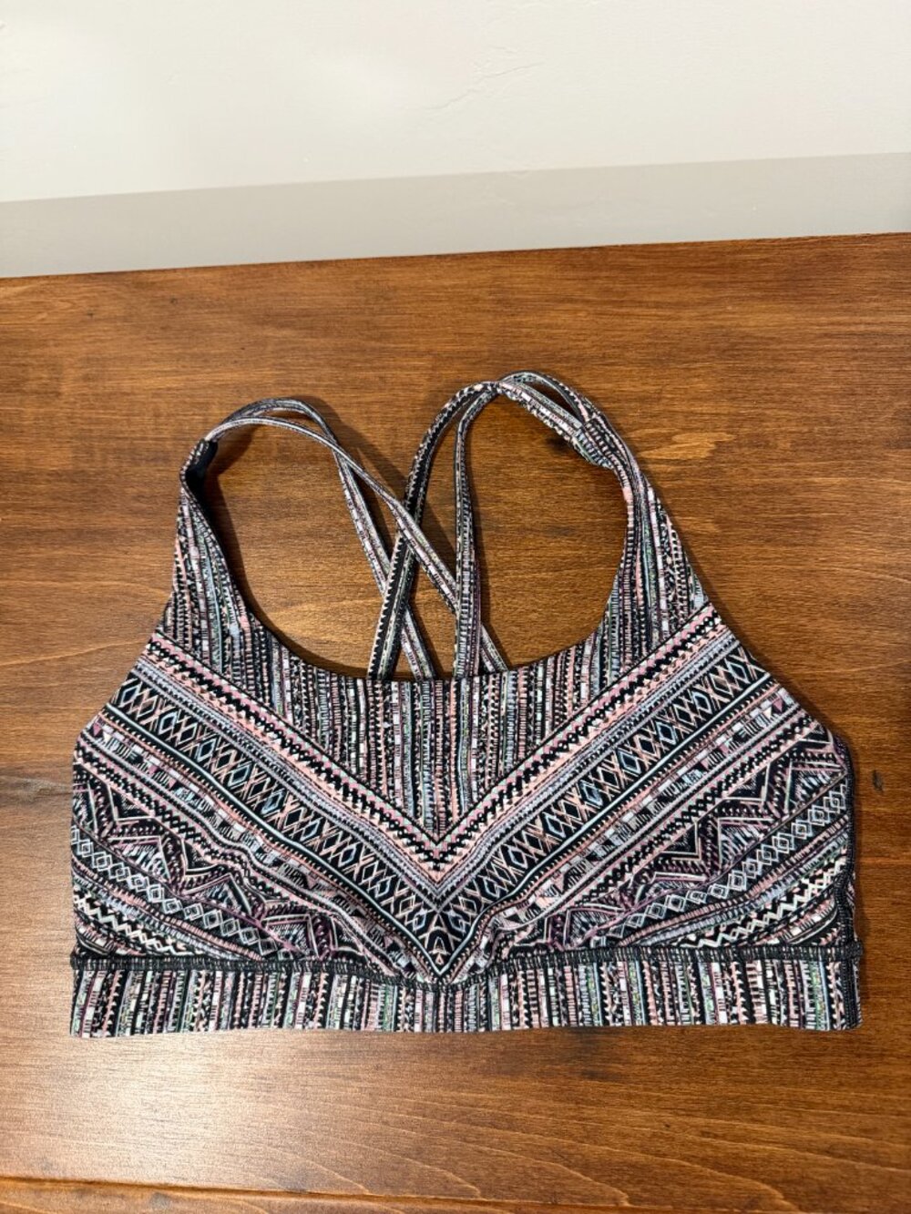 Lululemon Energy Bra Womens Size 8 Aztec Print Strappy Medium Support w/Pads